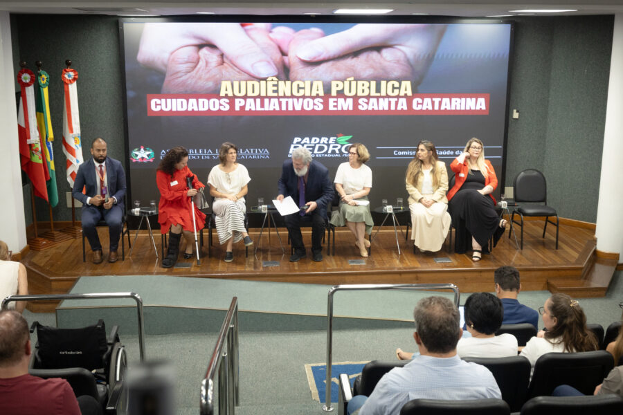 Debate sobre a implementação de uma política estadual de cuidados paliativos.