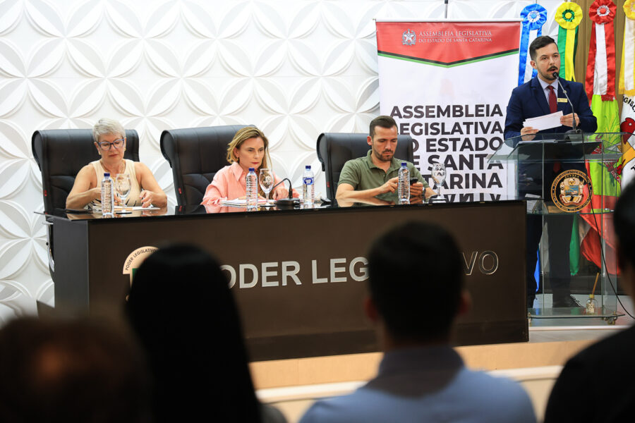 Mesa de autoridades.