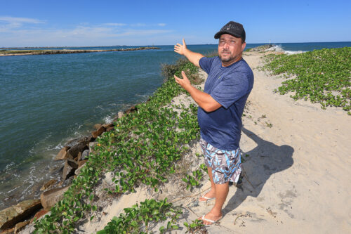 Pescador, Waltencir dos Santos, na Boca da Barra - Canal do Linguado