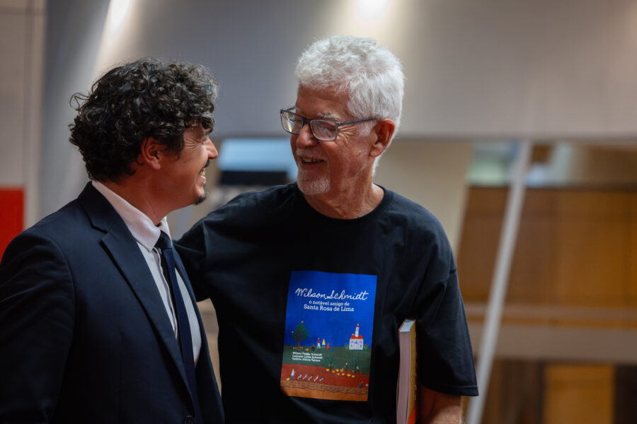 Deputado Marquito e o autor do livro, Wilson Schmidt.