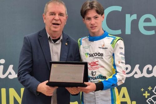 Eskudlark presta homenagem ao jovem campeão catarinense de kart