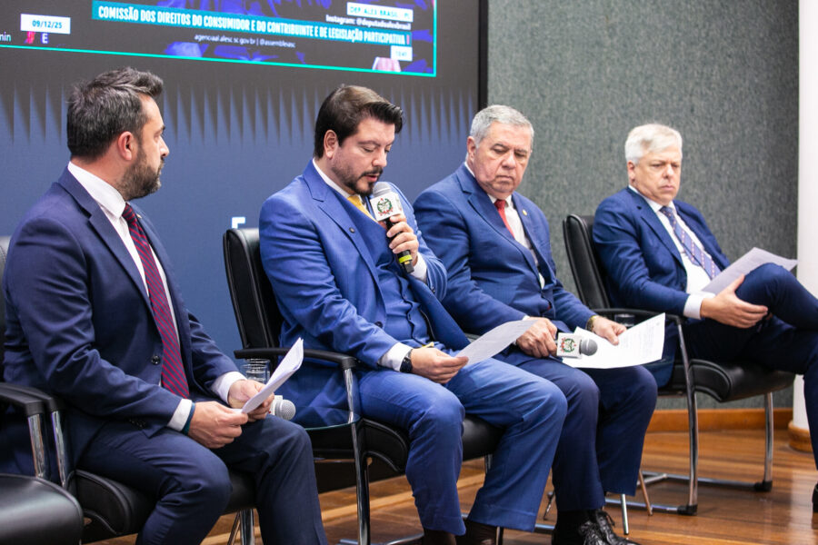 Comissão se reuniu no início da tarde desta terça-feira (9)