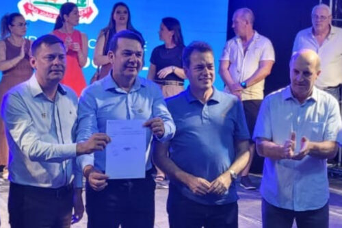 Minotto participa do anúncio de pacote em investimentos em São João do Sul