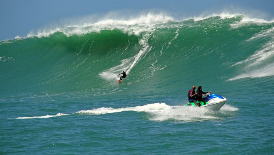 A a Lei 19.514/2025 cria a Rota do Big Surf no Sul do estado. Divulgação/Secretaria de Turismo de Jaguaruna