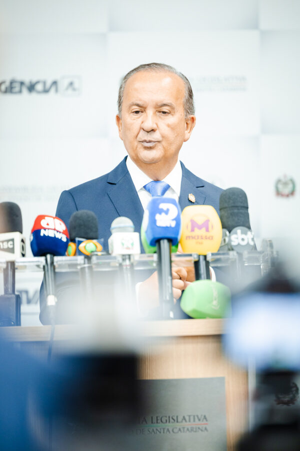 - Jorginho Mello - Governador de Santa Catarina