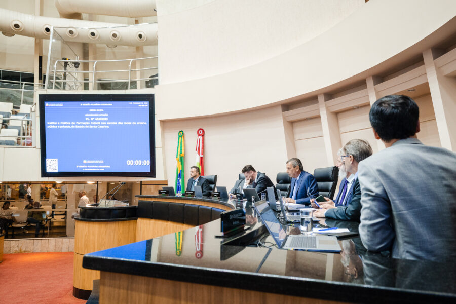 Os projetos foram votados durante a sessão desta quarta-feira (4).