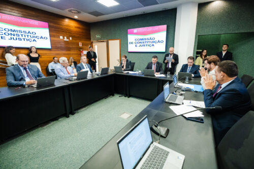 Inclusão social marca primeira reunião do ano da CCJ