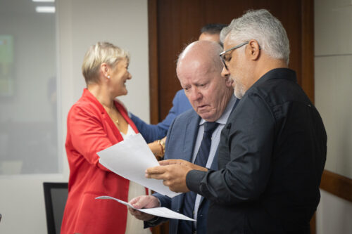 - Deputada Luciane Carminatti (PT) 		
- Deputado Marcos Vieira (PSDB)