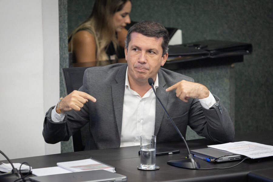 - Camilo Martins (PODEMOS)
