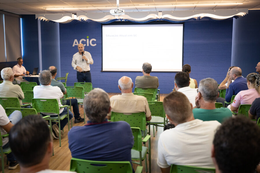 O debate aconteceu na na sede da Associação Empresarial de Criciúma (Acic).