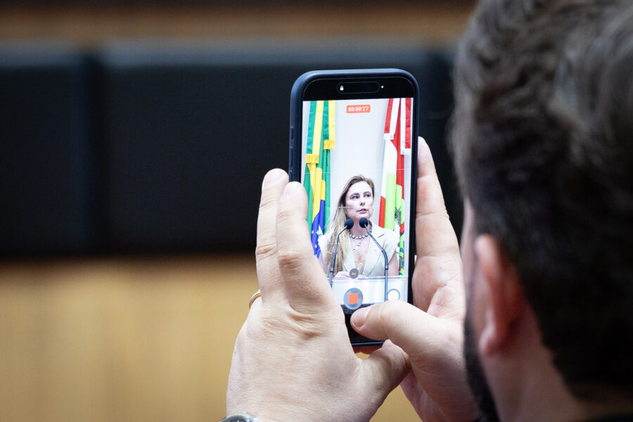 - Deputada Paulinha (Podemos)