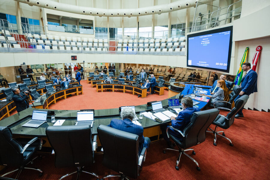 Plenário da Alesc nesta terça-feira (24), durante a votação dos projetos
