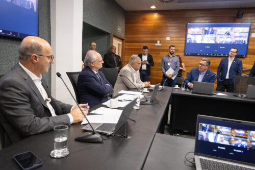 - Deputado José Milton Scheffer (PP)- Deputado Dr. Vicente Caropreso (PSDB) - Deputado Sargento Lima (PL)