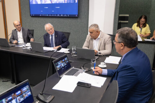 - Deputado José Milton Scheffer (PP)- Deputado Dr. Vicente Caropreso (PSDB) - Deputado Sargento Lima (PL)