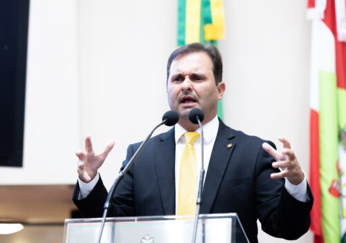 Sérgio Guimarães vai destinar R$ 2,5 mi para obras de drenagem em Palhoça e verba sai ainda em 2026