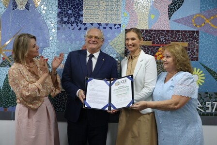 Dr. Vicente recebe “Diploma de Mérito Educacional” do Conselho Estadual de Educação