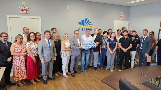 Ato contou com a presença da direção, professores e alunos do curso de Direito da Furb. (Divulgação).