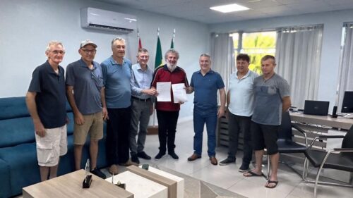 Padre Pedro entrega recursos de emendas parlamentares em São Miguel do Oeste e Descanso