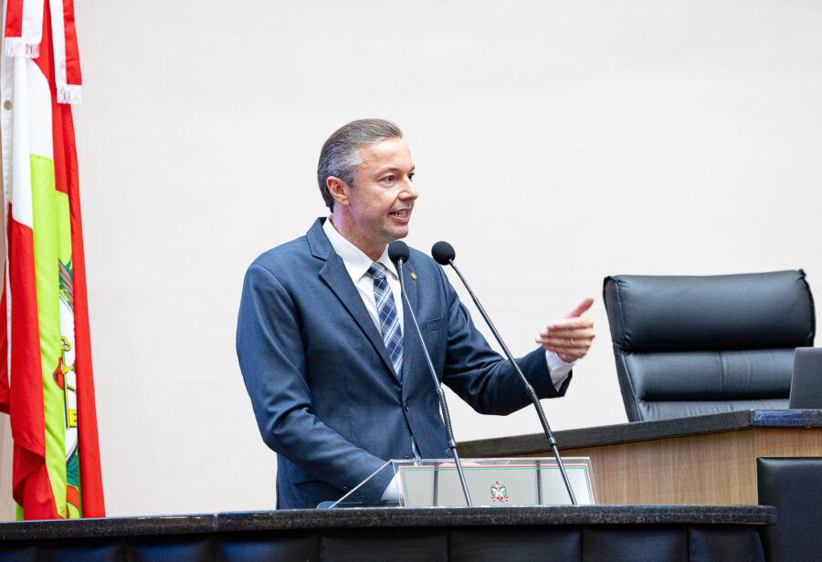 Napoleão Bernardes cobra requalificação do trevo da rodovia Jorge Lacerda