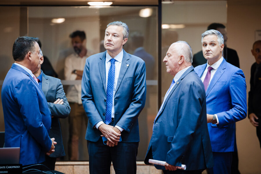 - Deputado Napoleão Bernardes (PSD) - Deputado Mauricio Peixer (PL) - Deputado Oscar Gutz (PL) 	
 - Deputado Matheus Cadorin (NOVO)