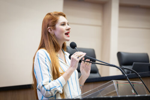 Deputada defende direito de pais sobre presença de filhos em atividades pedagógicas de gênero