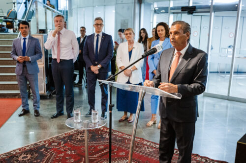 Presidente Julio Garcia discursa em evento na Alesc que marca o Dia Internacional da Mulher.