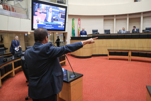 Notícia repercutiu negativamente entre os deputados durante a sessão ordinária desta quarta (11)