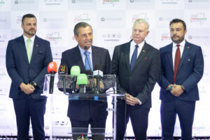 Entrevista coletiva ocorreu na manhã desta terça-feira (24).