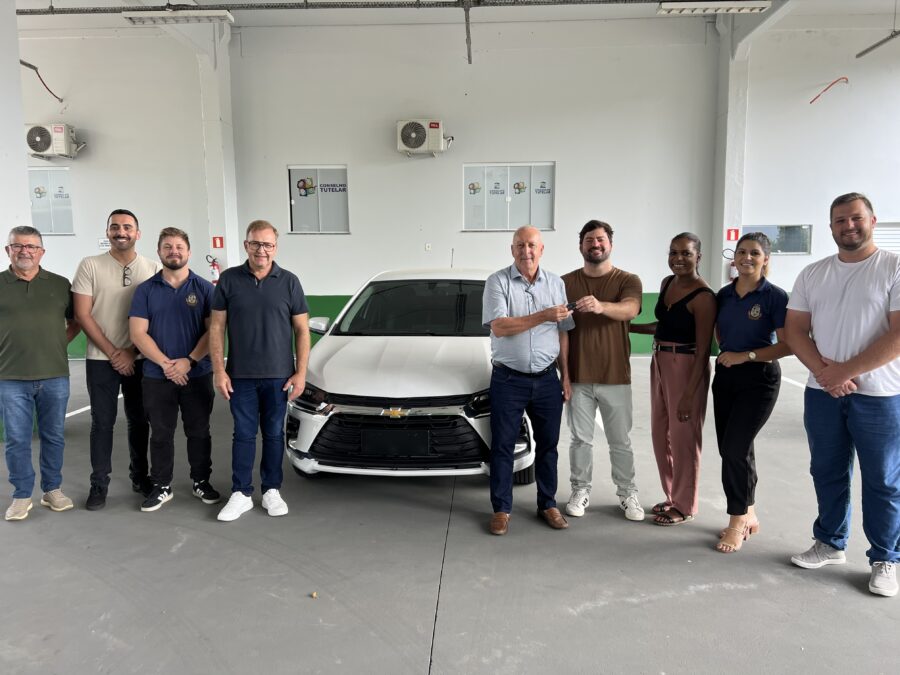 Oscar Gutz destina veículo novo para Saúde de Presidente Getúlio