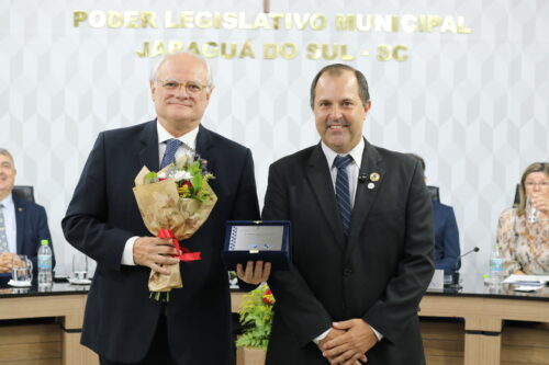 Dr. Vicente é homenageado pela Câmara de Vereadores nos 92 anos de emancipação de Jaraguá do Sul