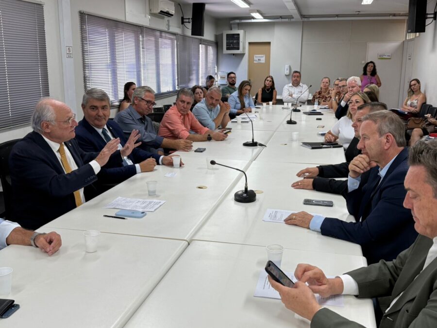 Deputado defende ampliação de leitos e planejamento da saúde na Amvali