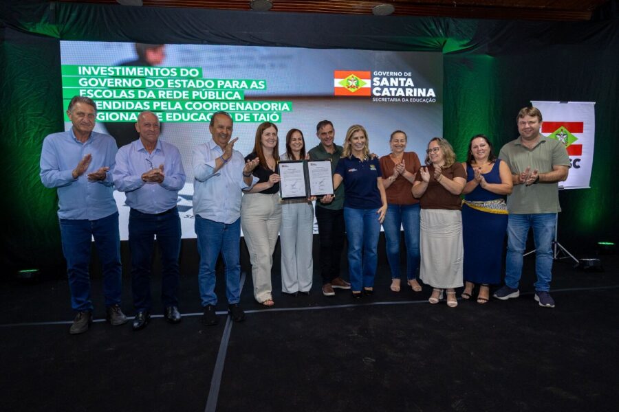 Alto Vale recebe mais de R$ 215 milhões em investimentos para prevenção de enchentes, infraestrutura e educação.