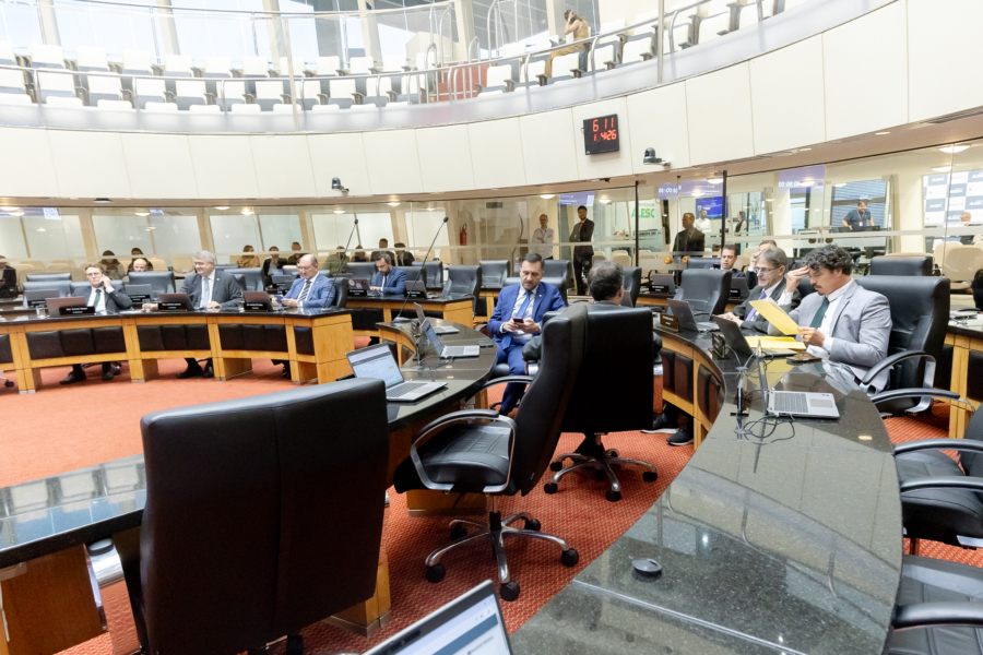 Parlamentares cobram debate sobre reforma tributária e alertam para empresas maquiladoras