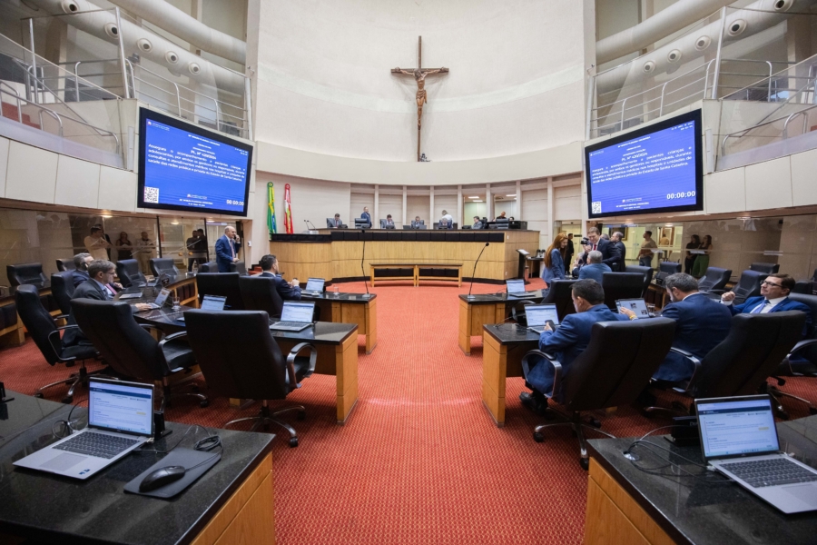 Parlamentares defendem trabalho da Polícia Militar durante sessão na Alesc