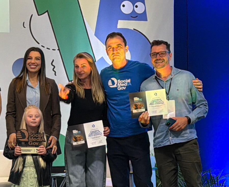 Pietra Grossklags, 6 anos, recebeu o troféu pela Alesc; resultado da premiação foi anunciado na tarde desta terça (28), em Florianópolis