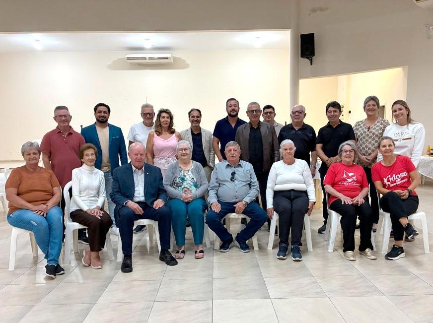 Deputado foi recebido por representantes da Associação de Voluntários e Idosos Santoamarenses (Avisa)