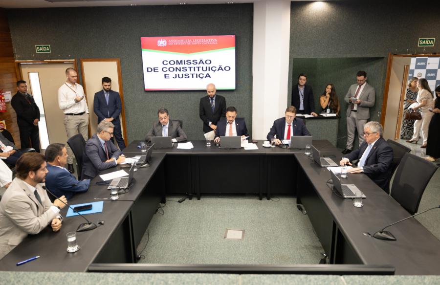 A CCJ é presidida pelo deputado Pepê Collaço.