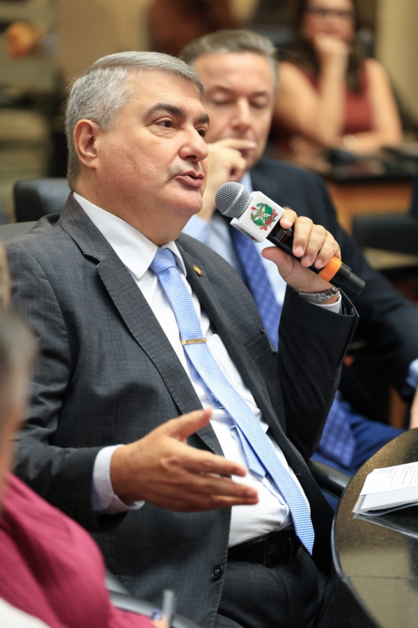 Lunelli sobe o tom na Alesc e cobra investigação sobre STF: “Ninguém está acima da lei”