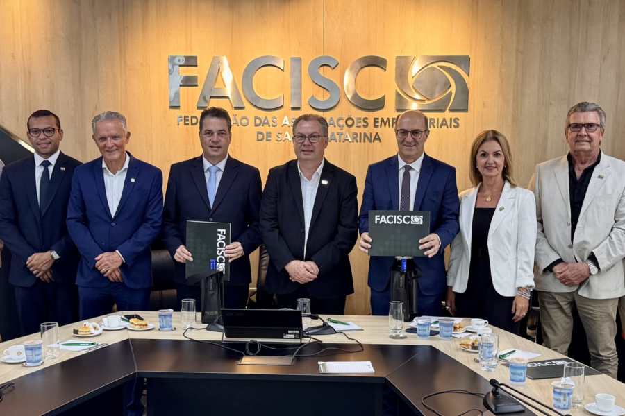 Deputado Minotto leva demandas da Região Sul à Facisc.