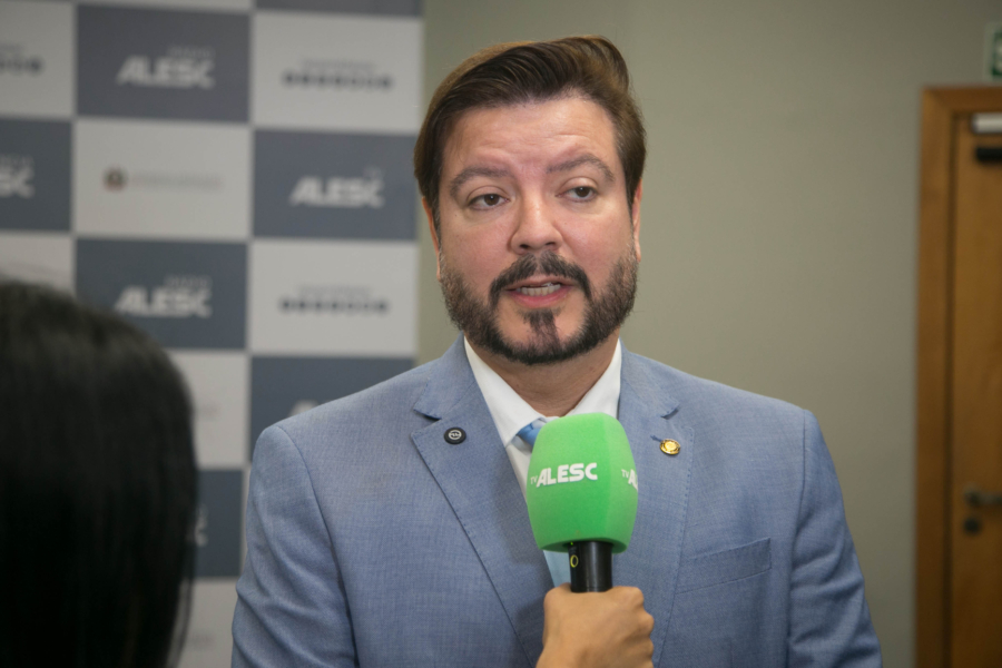 Deputado Alex Brasil.
