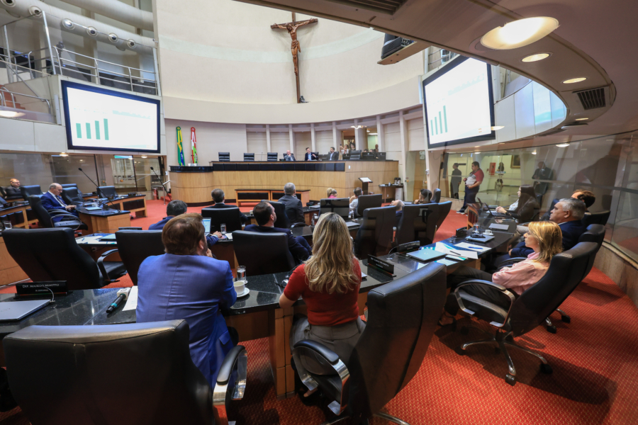Apresentação do secretário da Fazenda na Comissão de Finanças.