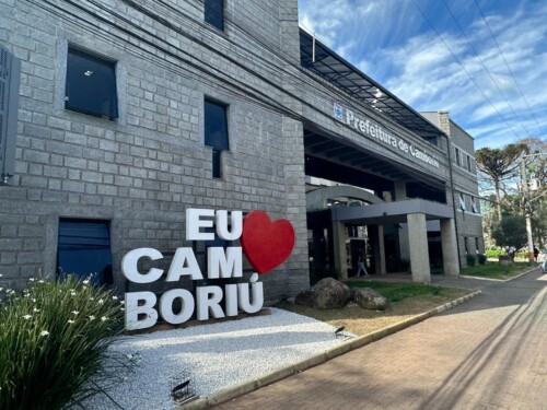 Crescimento de Camboriú é destaque na sessão em homenagem aos 142 anos do município