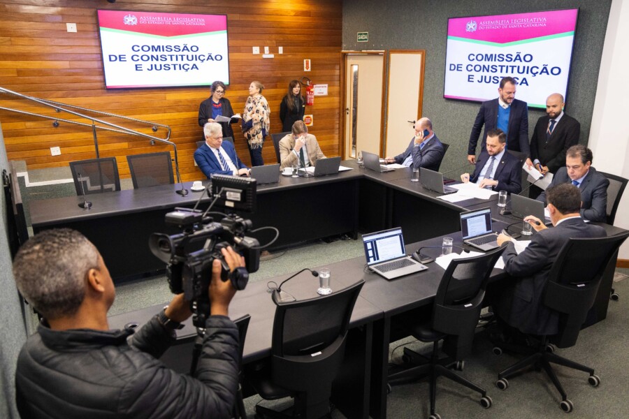 A CCJ é presidida pelo deputado Pepê Collaço.