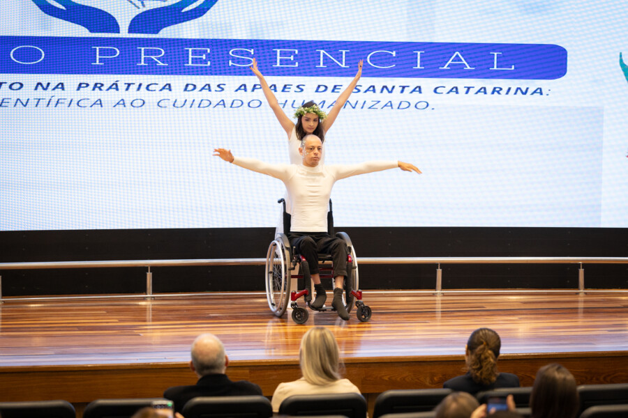 Imersão de capacitação reúne psicólogos das Apaes.