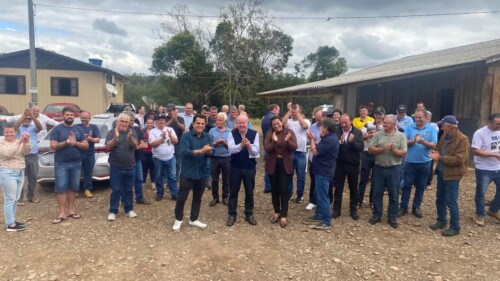 Marcos Vieira participa de assinatura de ordem de serviço para pavimentação de estrada no interior de Morro Grande