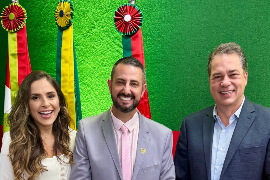 Minotto prestigia posse de Neto Uggioni como prefeito interino de Criciúma