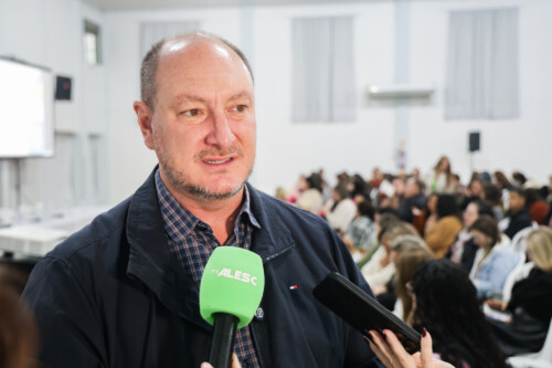 Mauro De Nadal destaca suas leis em seminário sobre o autismo