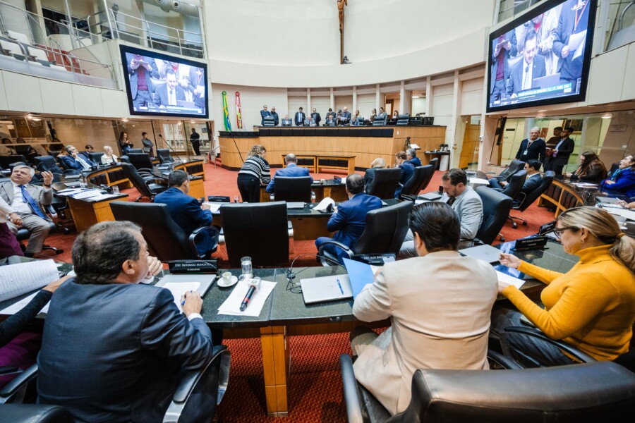 Reunião conjunta de comissões autoriza criação de cargos no Executivo e TJ