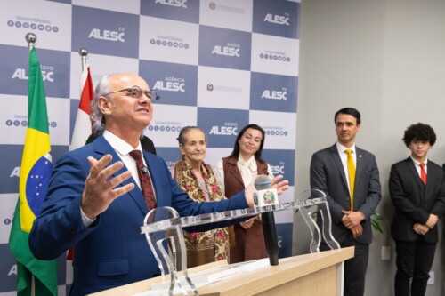 Moções de Aplauso – Lar Feliz e Pastor Edson Bruno Zilse – Deputado Marcos da Rosa