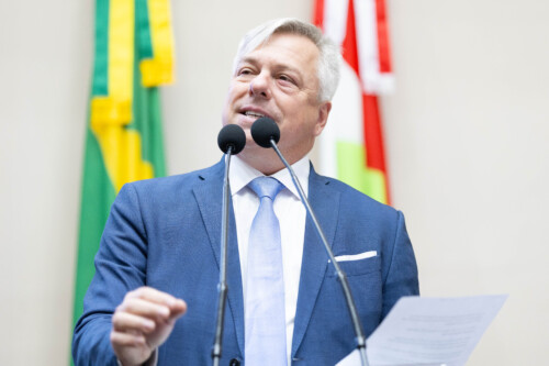 Fabiano diz que conta não fecha sobre números de cirurgias divulgados pelo governo do Estado